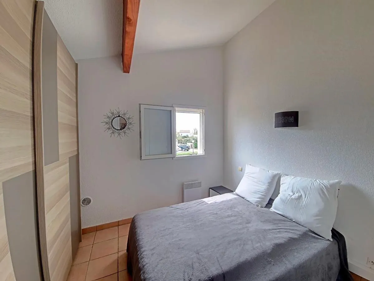 Holiday home Maison 4 Pers Avec Piscine Et Clim Aux Saintes-Maries-De-La-Mer - Fr-1-475-91