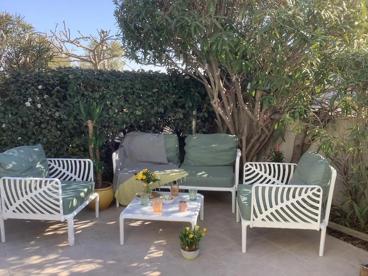 Holiday home Maison 4 Pers Avec Piscine Et Clim Aux Saintes-Maries-De-La-Mer - Fr-1-475-91