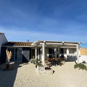 Hébergement de vacances Mas Des Oliviers, Maison Avec Piscine Privative Et Chauffee Locamargue, Les Saintes-Maries-de-la-Mer